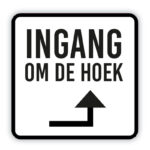 Ingang om de hoek bordje